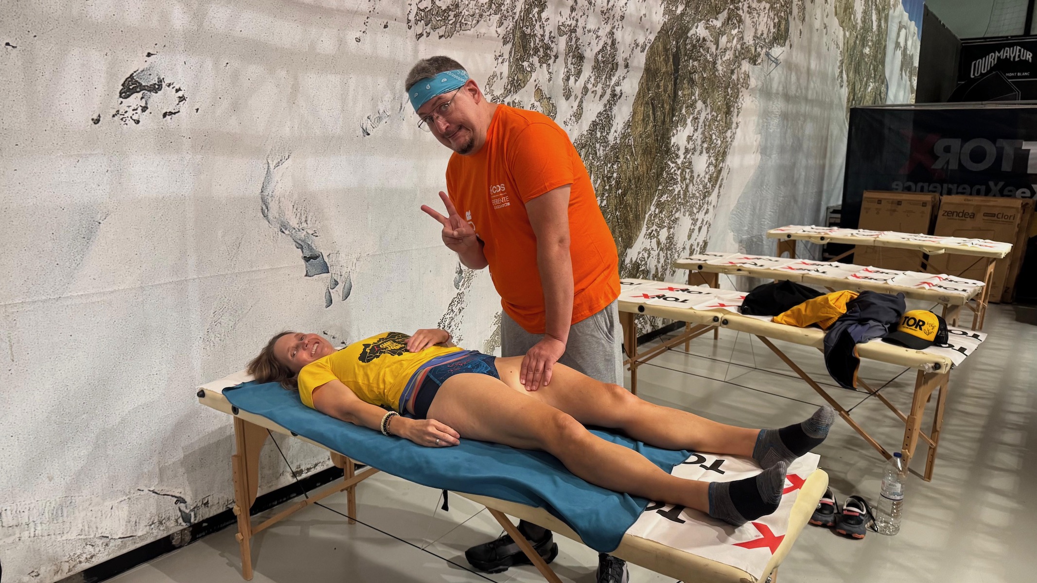 Physiotherapeutische Unterstützung von Thierry Gerbore vor dem Tor des Glaciers 2026